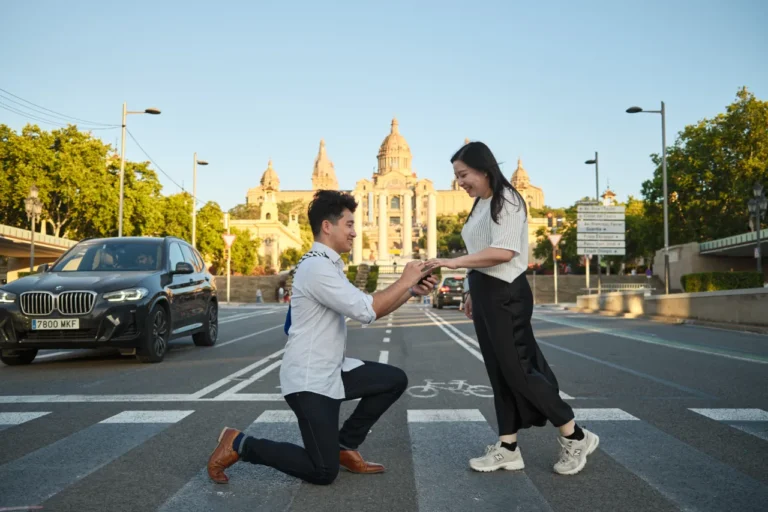 Marriage proposal on one knee in front of the National Museum at Plaça d'Espanya.