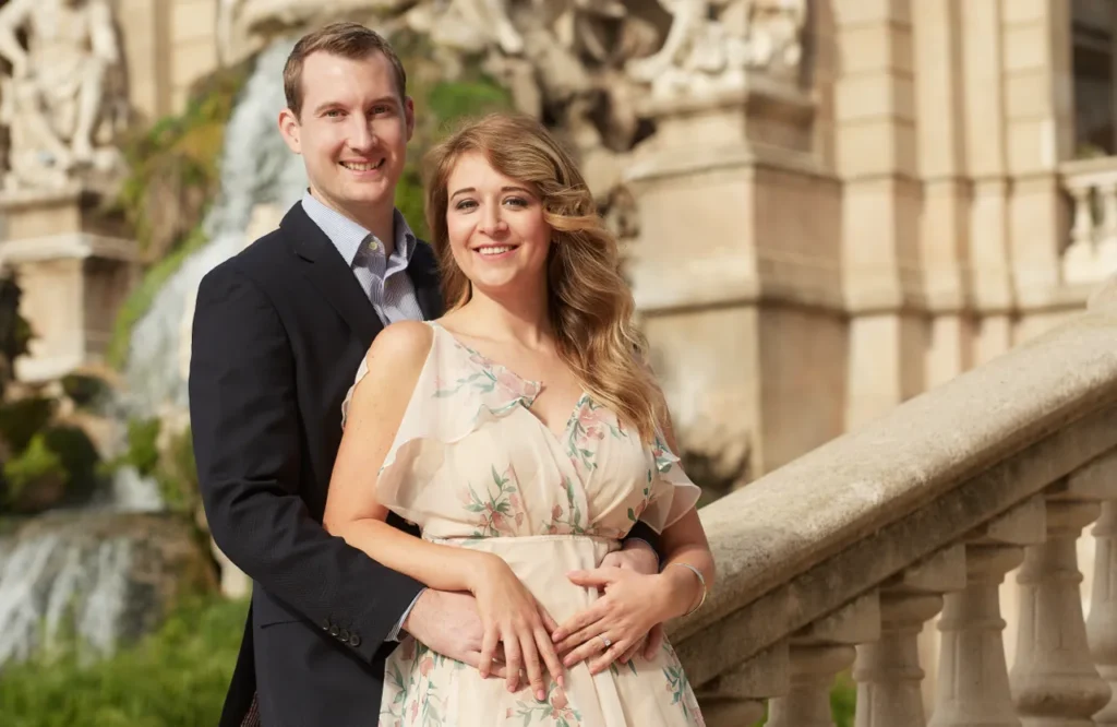 Romantic couple posing in front of the Cascada Monumental fountain in Ciutadella Park.
