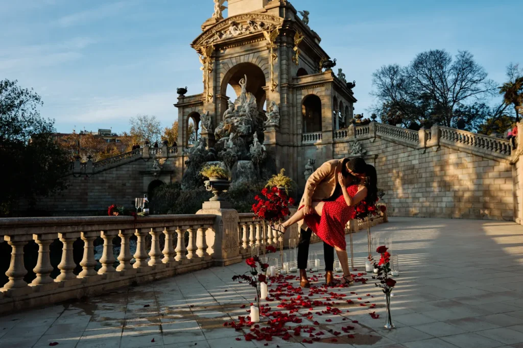 Surprise marriage proposal with red roses at the historic Parc de la Ciutadella.