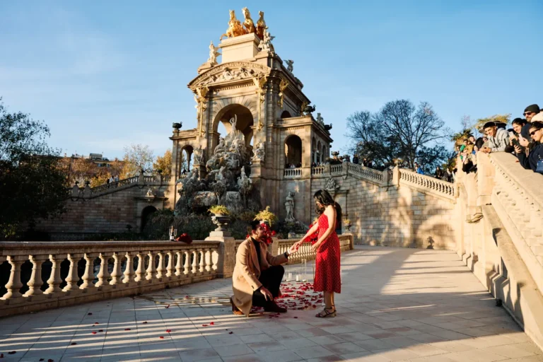 Marriage proposal at the majestic Cascada Monumental fountain in Ciutadella Park.