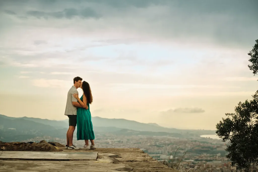 Silhouette of a couple kissing at sunset on the Bunkers del Carmel stairs.