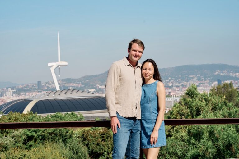 Couple posing for a romantic proposal at montjuic jardi botanic