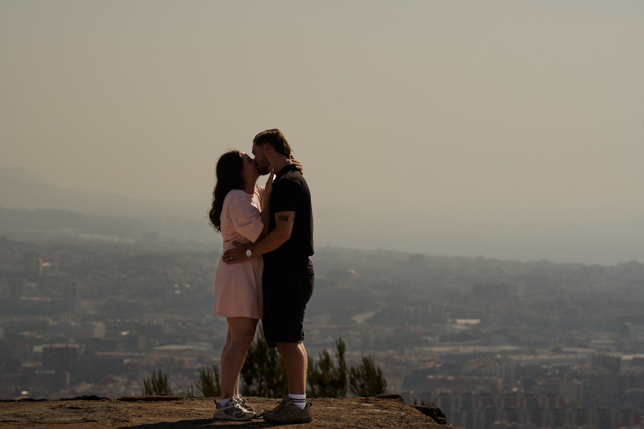 Couple kissing during a marriage proposal in barcelona barcelona photographer