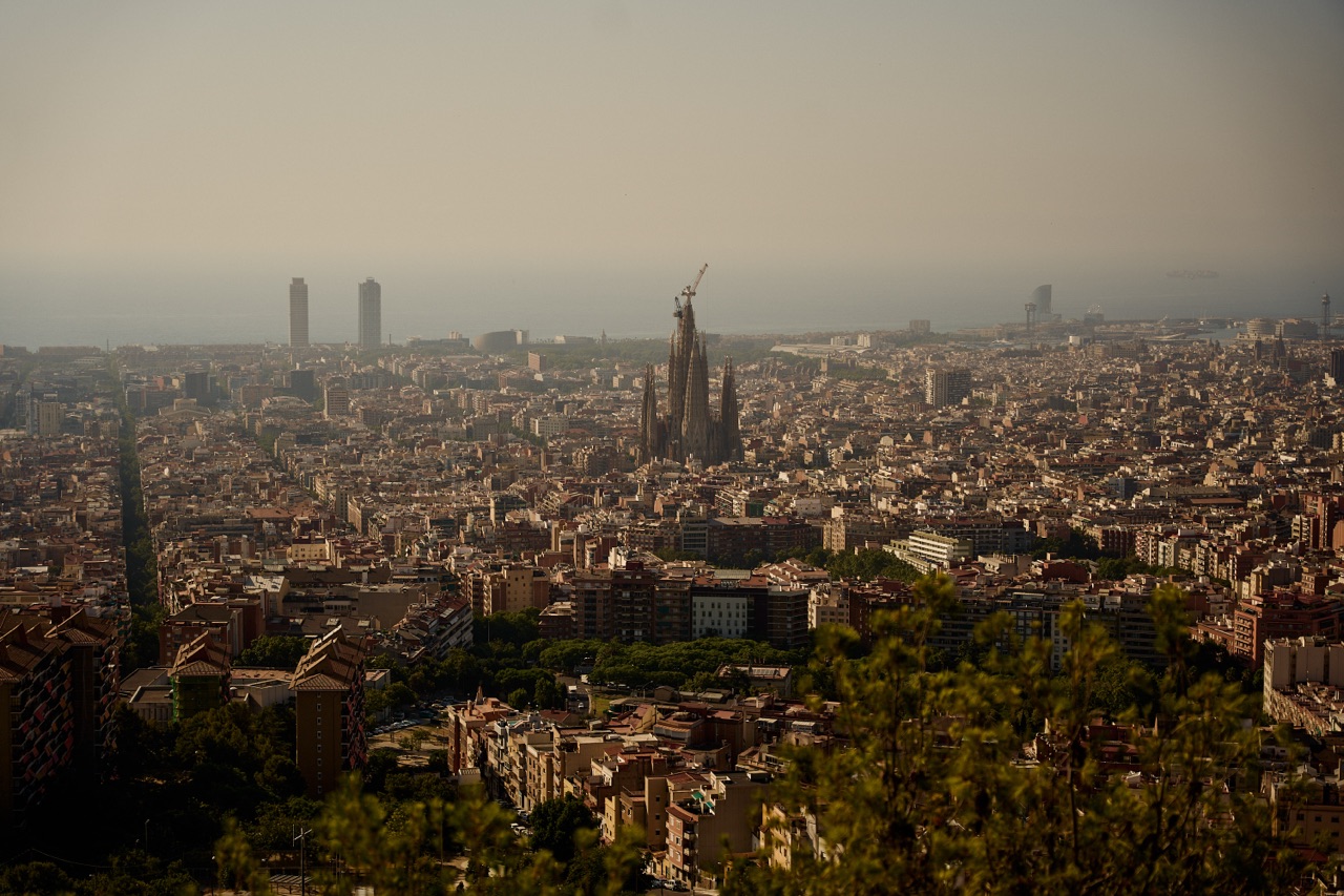 Barcelona cityscape panorama from bunkers del carmel overlooking sagrada familia barcelona photographer Sprawling barcelona cityscape viewed from the bunkers del carmel, capturing sagrada familia, city blocks, and the mediterranean sea